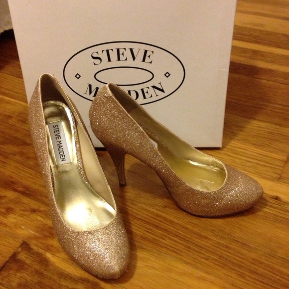 Steve Madden Shoes - Gold Glitter Pumps