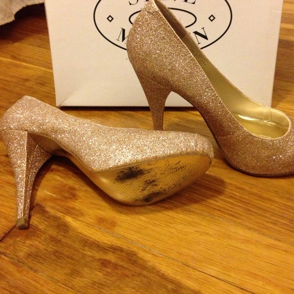 Gold Glitter Pumps - Picture 3 of 3