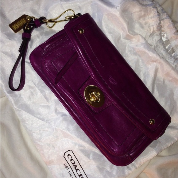 ✂️ Price Cut! 💜COACH Auth. Violet Leather Clutch