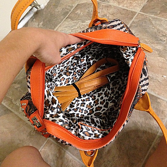 ❗🚫SOLD IN BUNDLE❗Autumn Sublime Handbag - Picture 3 of 4