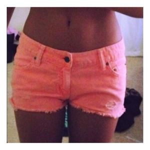 SOLD 🚫 LF store peach denim short shorts brandy