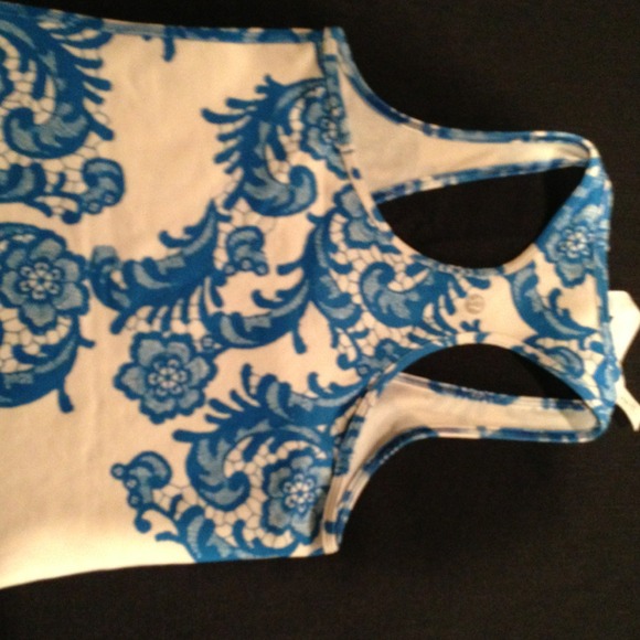 Lululemon racer back top - Picture 2 of 3