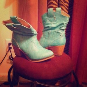 Turquoise blue cowgirl boots