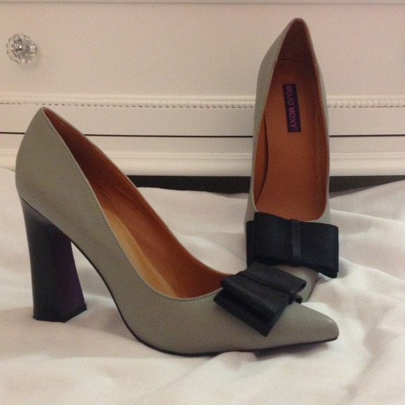 🔱Sold🔱🎉HP🎉Grey Pumps *A Stunner* - MOJO MOXY