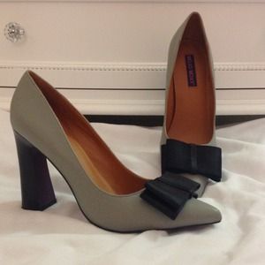 🔱Sold🔱🎉HP🎉Grey Pumps *A Stunner* - MOJO MOXY