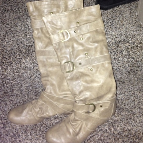 Bakers size 6.5 tan tall boots