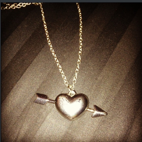 Heart and arrow long necklace
