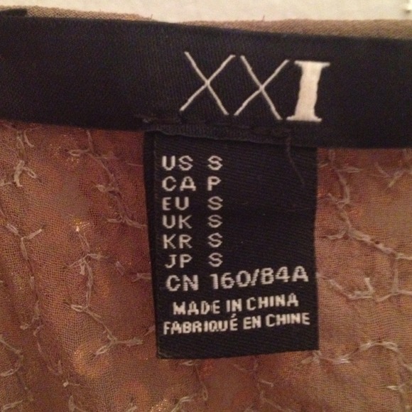 🚫TRADED🚫Fancy gold sequin top - Picture 2 of 2