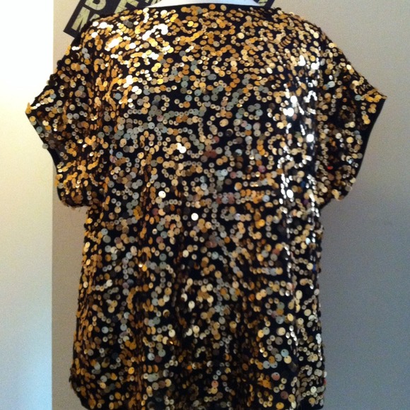 REDUCED!💥NWT💥The Limited Black w/Gold Sequin Top