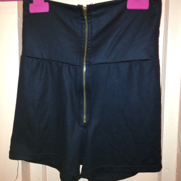 HIGH WAIST ZIPPER SHORTS
