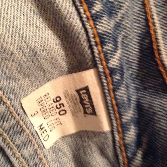 950 Levi Jeans