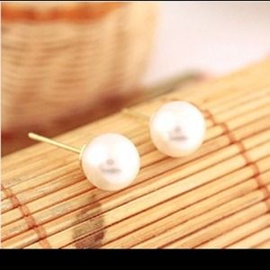 8mm freshwater pearl earings!