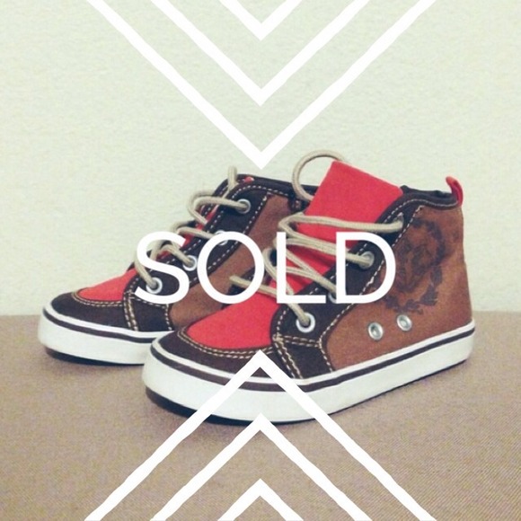 ✨SOLD ✨ NWOT Hi Top Sneakers