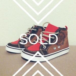 ✨SOLD ✨ NWOT Hi Top Sneakers