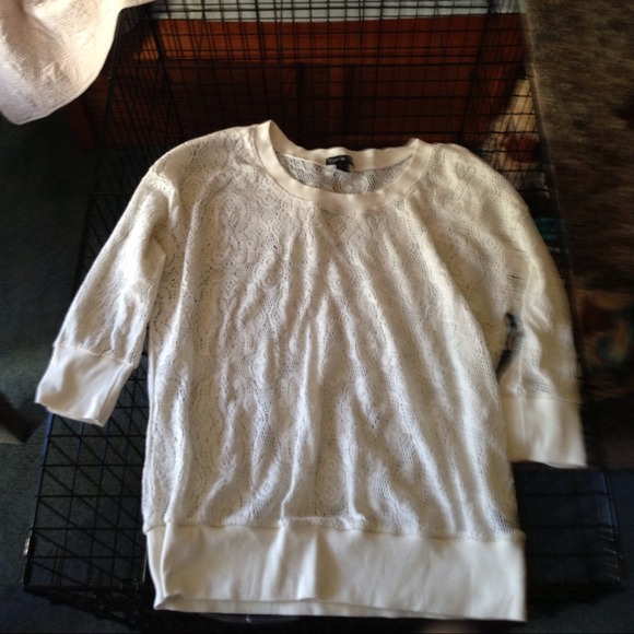 SOLD!! Torrid- twist tee crochet/ lace top