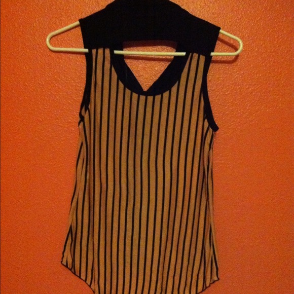 Adorable button down 🎀 - Picture 2 of 4