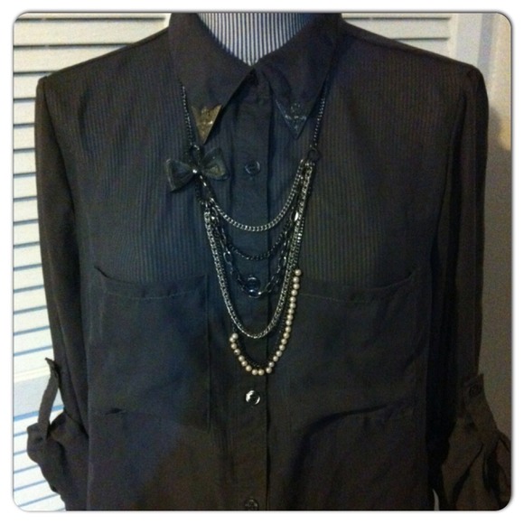 ✳SALE✳Material Girl Hi-Low long Sleeves Top. - Picture 2 of 4