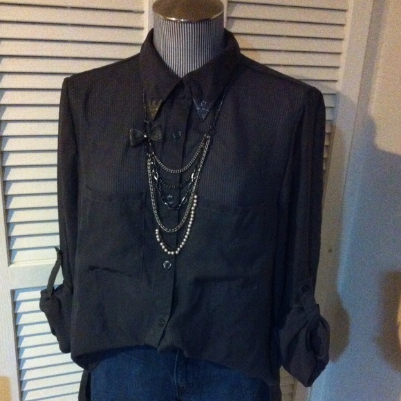 ✳SALE✳Material Girl Hi-Low long Sleeves Top. - Picture 3 of 4