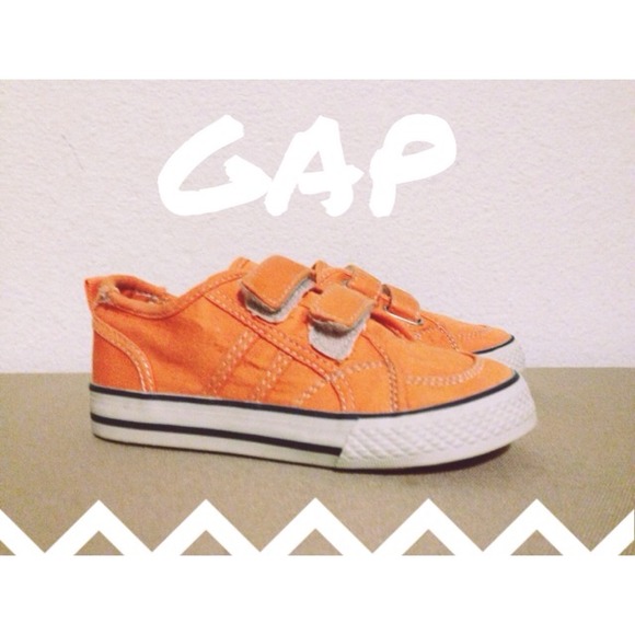 ✨Bundled✨GAP Velcro sneakers for toddler