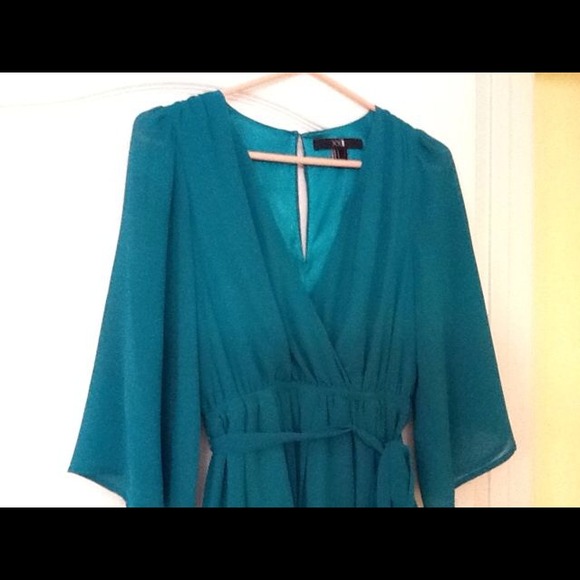 Forever 21 Emerald Green Dress with Kimono Sleeves - Picture 2 of 3