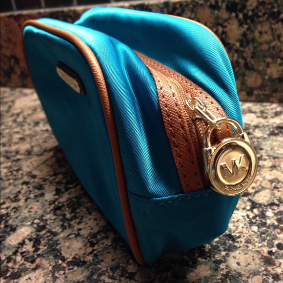 MK turquoise Kempton LG Cosmetic bag💙
