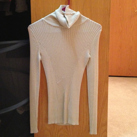 Cream color turtle neck sweater - Picture 2 of 2