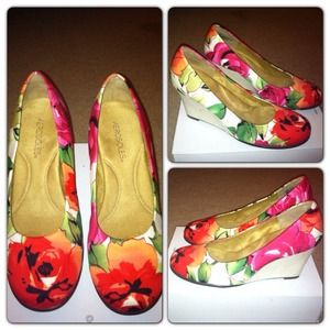 Floral Wedges