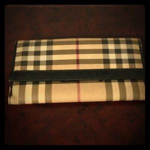 💢Trade💢Burberry wallet & white guess t shirt.