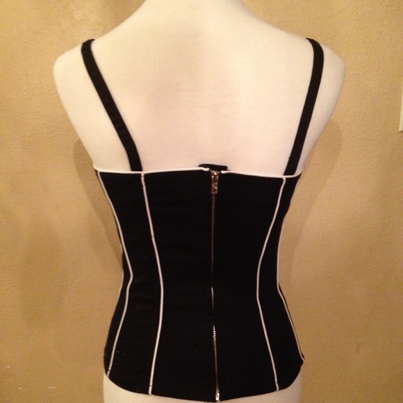 🎉Reduced🎉 Hot Topic Top. - Picture 2 of 4