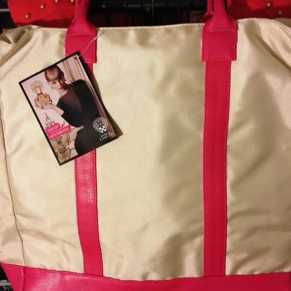 NWT Vince Camuto tote gwp