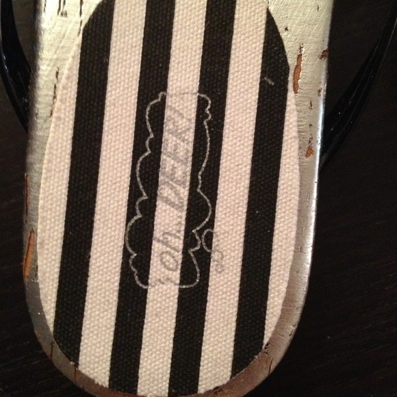 Sandals - Picture 4 of 4