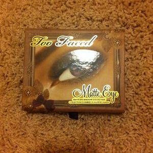 Too Faced matte eye palette