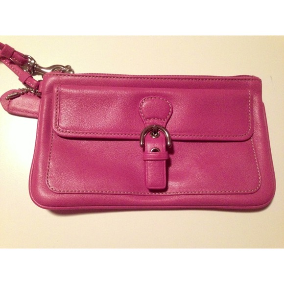 💞REDUCED💞Coach Pink Wristlet