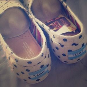 Worn one time TOMS size 6