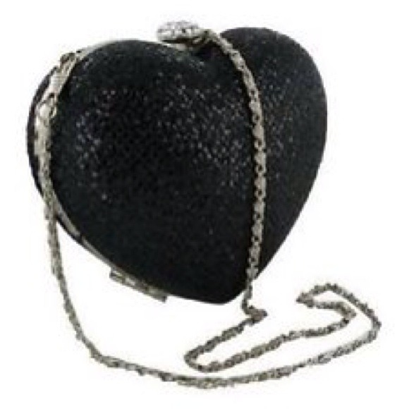 🙅SOLD❗️🙅2b by Bebe ❤️ Heart Shaped Clutch