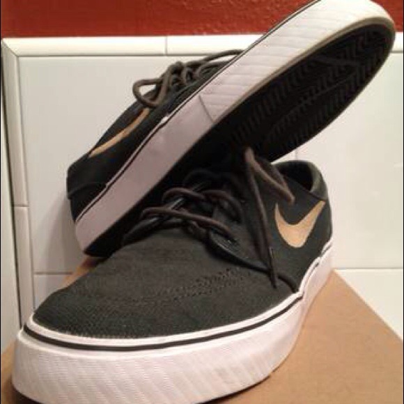 Nike janoski shoes. Sequoia green