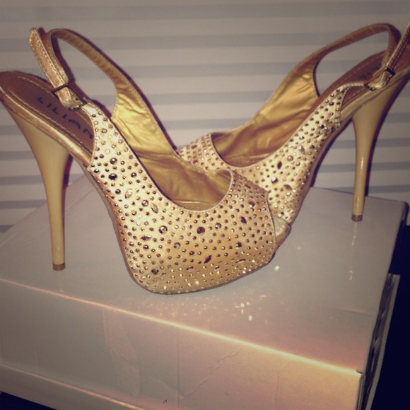 🚫SOLD IN A BUNDLE🚫Gold Sequined Heels
