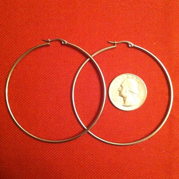 🎉HP🎉 🎁 BONUS GIFT @hollynoel25 Hoop Earrings🎁 - Picture 2 of 3
