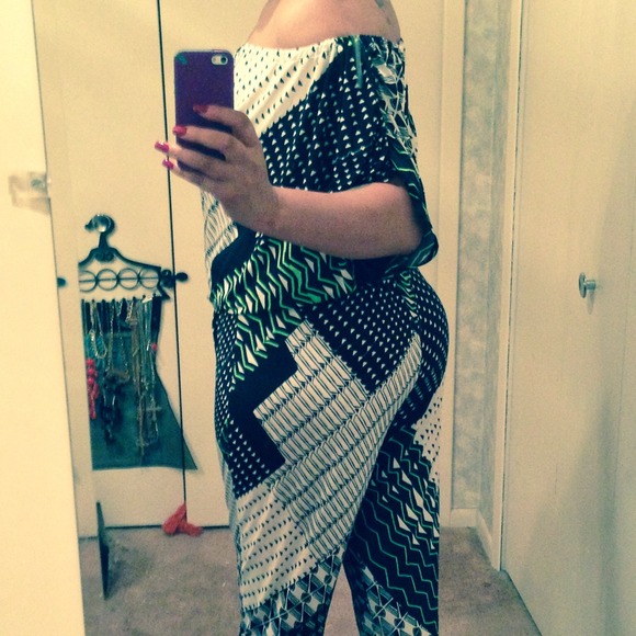 🆕 Chain Belted Jumpsuit REDUCED ( Priced to sell) - Picture 4 of 4