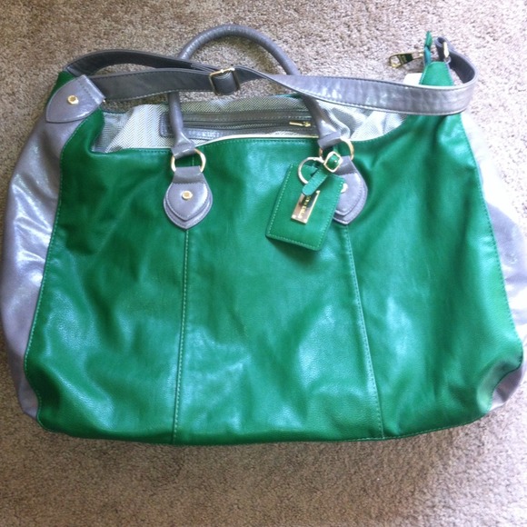 ❌❌SOLD❌❌LIKE NEW Steve Madden weekender bag