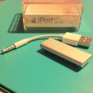 🌀SOLD🌀 Brand new iPod shuffle!! Never been used!