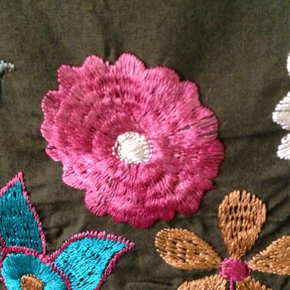 Beautiful embroidery flower work Kurti - Picture 5 of 5