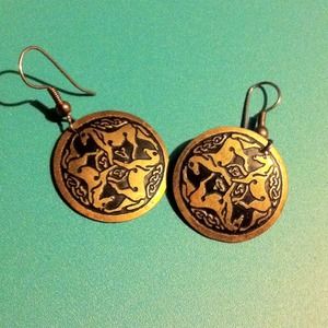 Very cute vintage Celtic horse earrings!