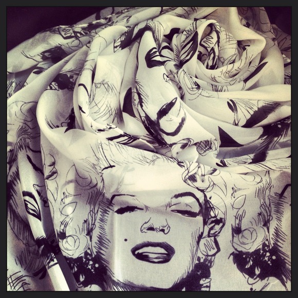 BUNDLE Marilyn Monroe Scarf & teal moroccan