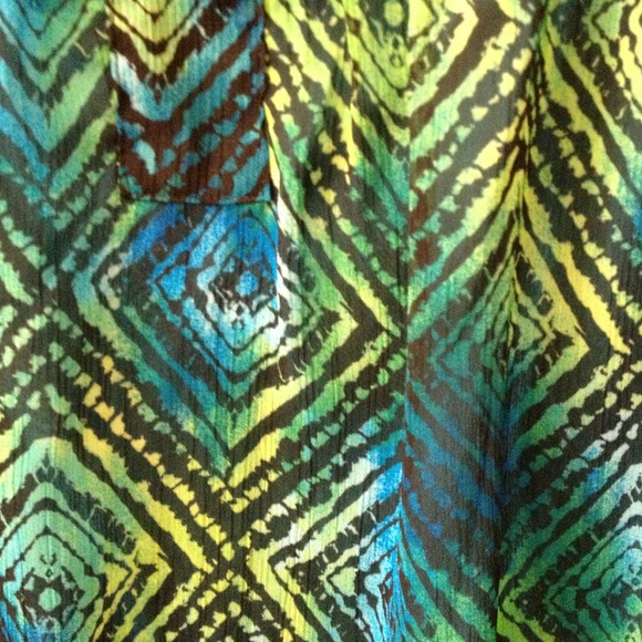 Cute & classy top! - Picture 2 of 2