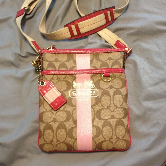 REDUCED!! 🎀 Pink Coach swing pack 🎀