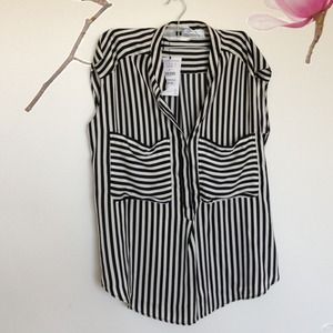 💢SOLD IN A BUNDLE💢Top