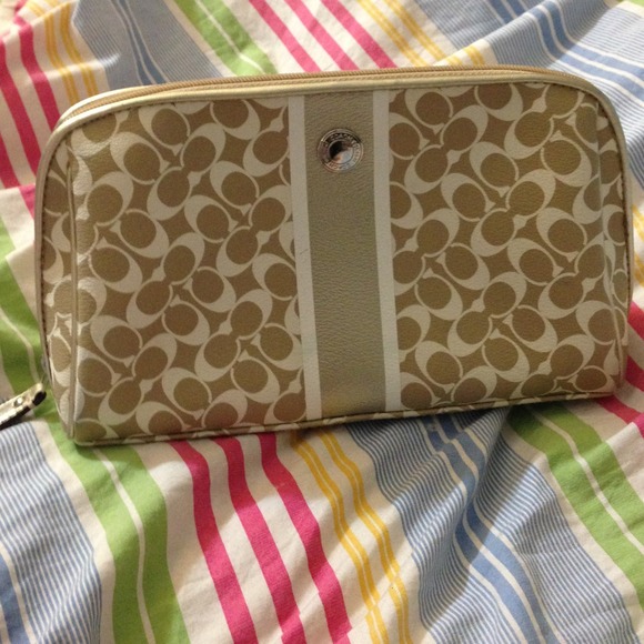 Coach Clutches & Wallets - 💯% authentic Coach clutch/makeup pouch