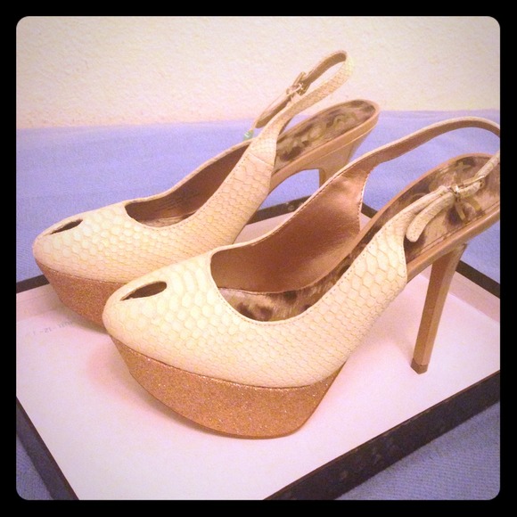 Peep tow heels