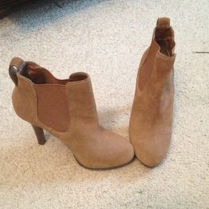 Jessica Simpson botties